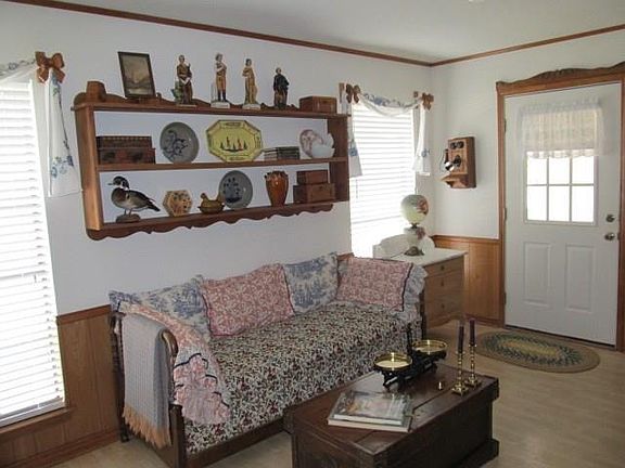 4th image of 513 Lexington Dr