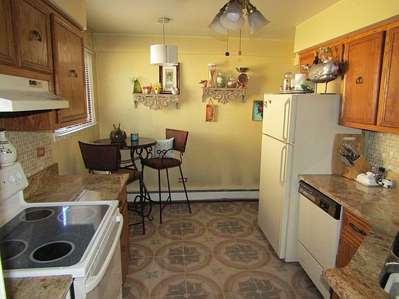 5th image of 10425 Mayfield Ave APT 1W