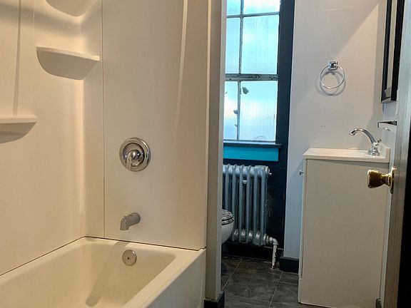4th image of 14-16 W Harvey St #1C