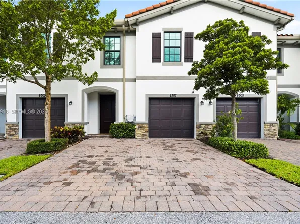 4307 Bradbury Ct, Riviera Beach, FL 33410