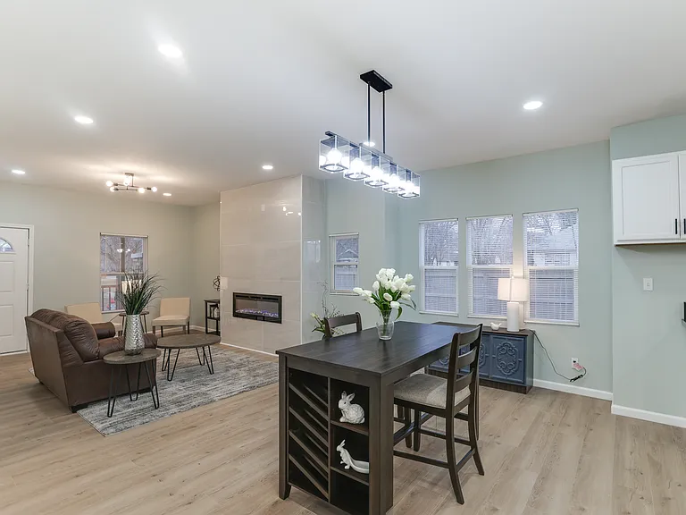 401 N Madison Ave — Photo 29