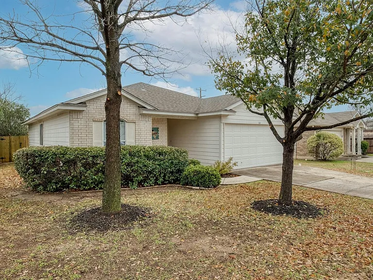 104 Pinnacle Dr — Photo 2