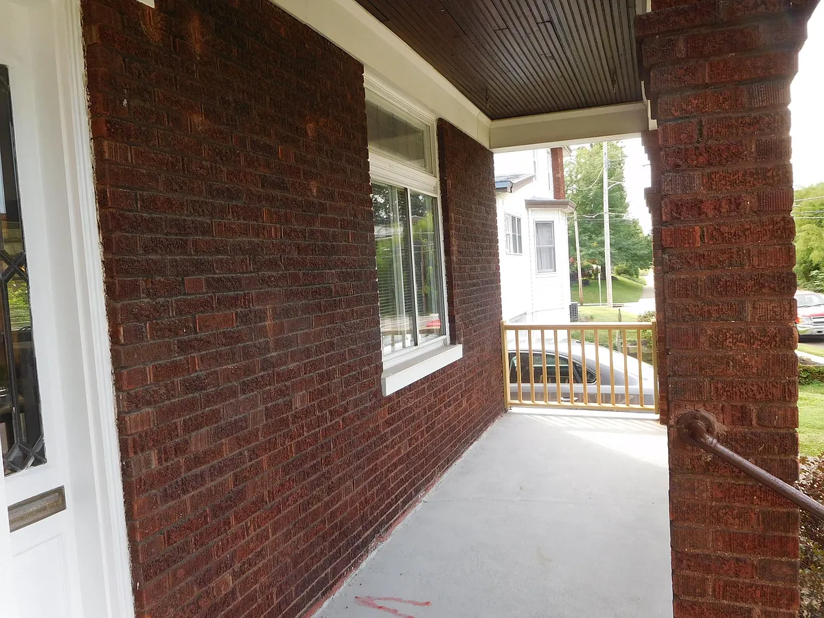 Front Porch - 4008 Huston Ave