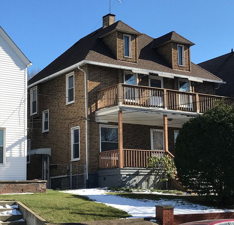 Full first floor with large front porch. Great for the Feast of the Assumption!