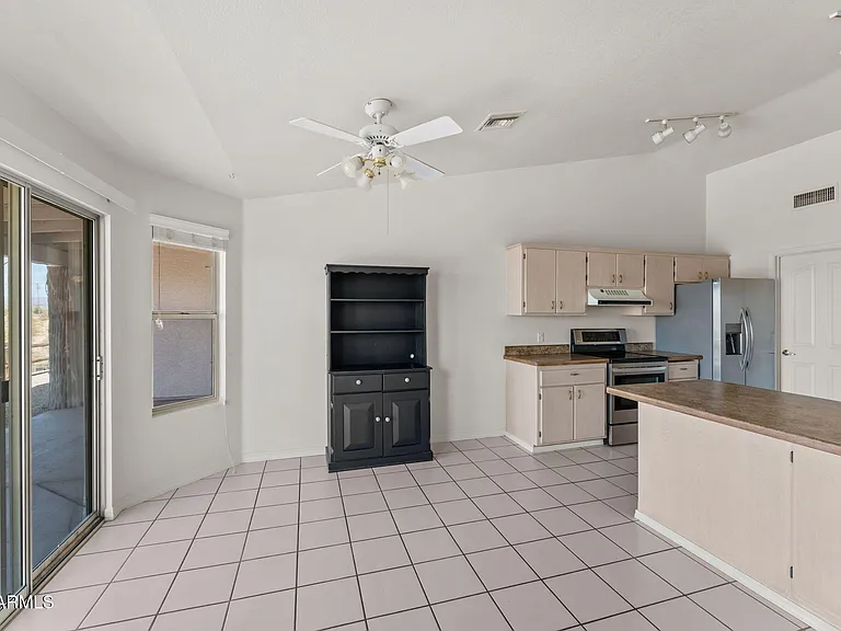 2110 W Terrace Dr — Photo 3