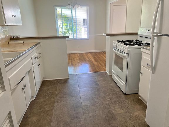 4th image of 3355 Manning Ave #4