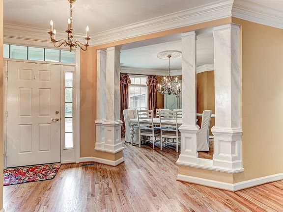2nd image of 3829 Farrcroft Dr