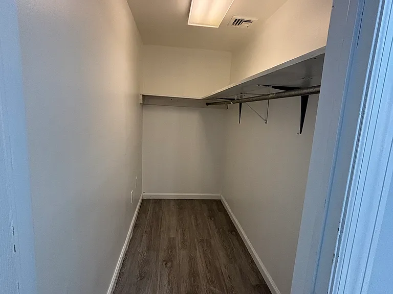 Susan Dr — Photo 18