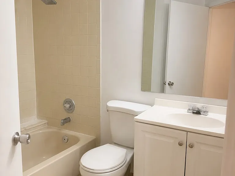 1st Bathroom
Actual Photo-unfurnished