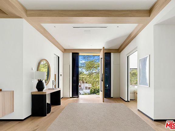 2nd image of 3022 Patricia Ave