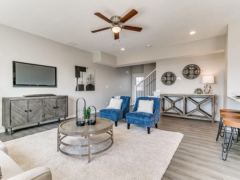7000 Lake Hill Dr #6 — Photo 4