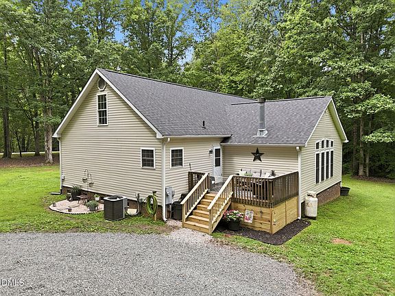 3rd image of 1507 Rainbow Cir