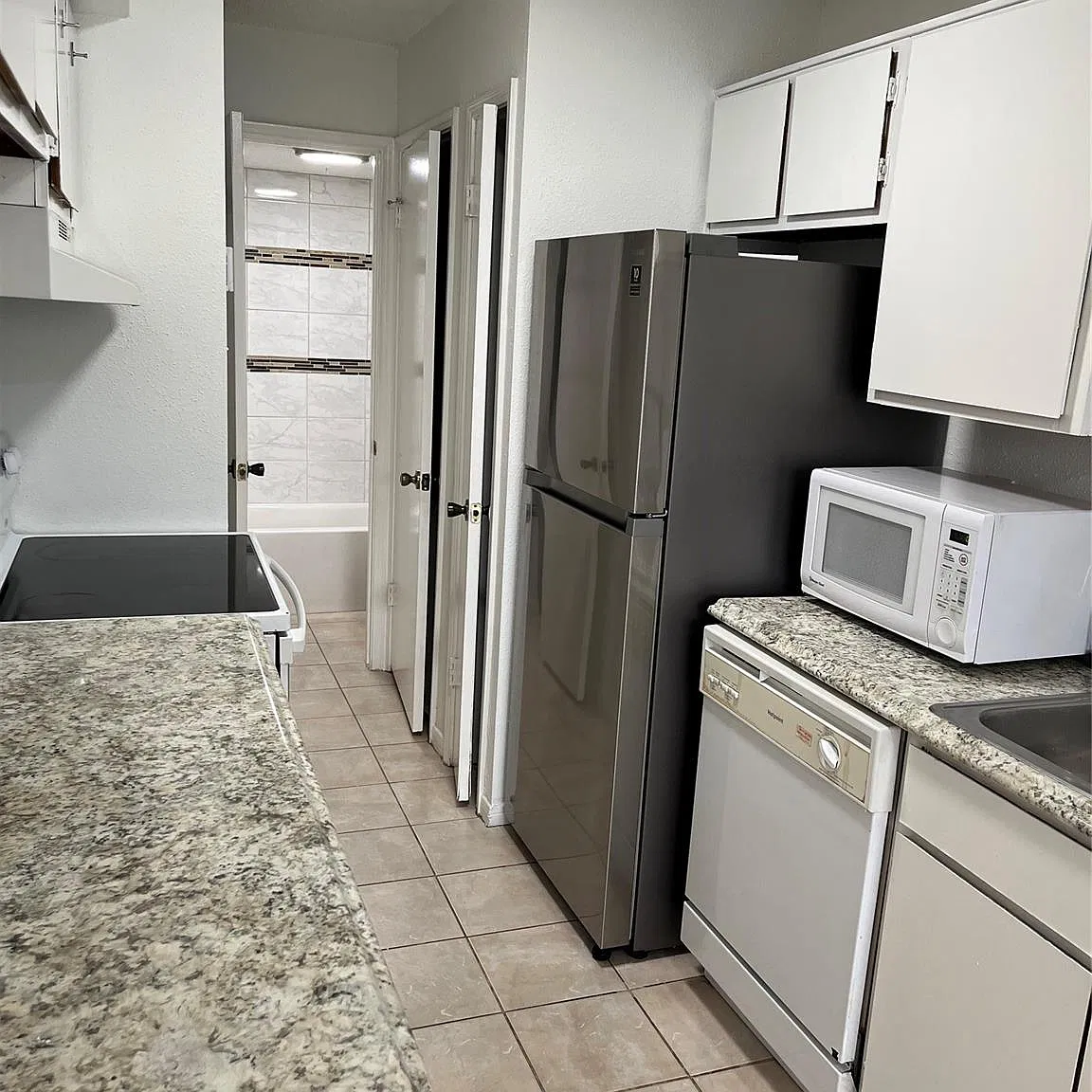 1 bed, 1.0 bath, 704 sqft, $975 — Photo 3