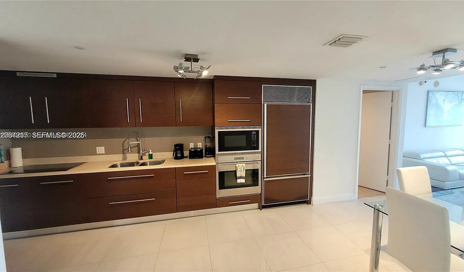 Icon Brickell Condo No 3 — Photo 4