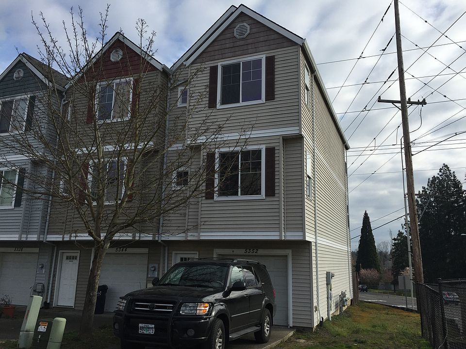 Townhouse on Golden Gate Way