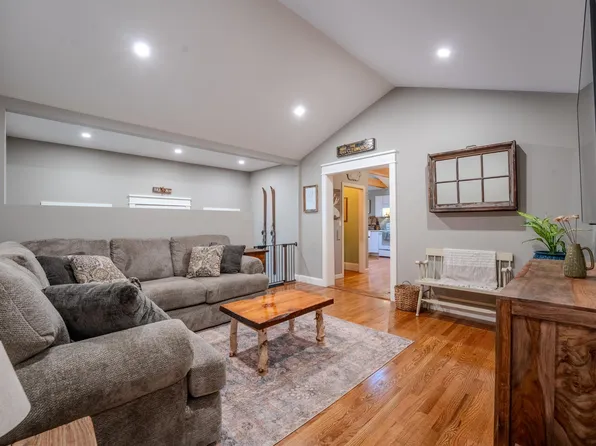 3421 River Road, Bridgewater, NH 03264