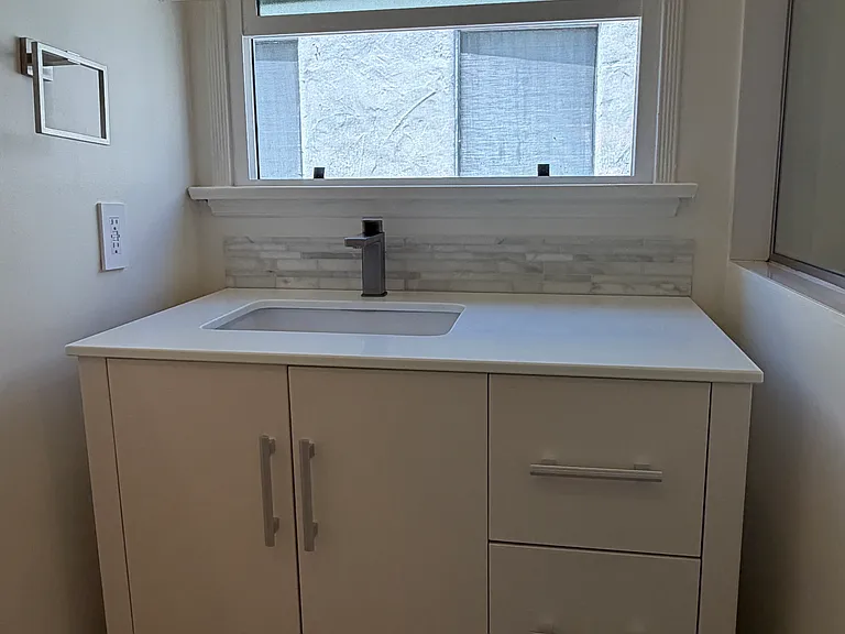 163 N La Peer Dr #C — Photo 27