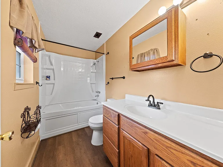 122 Beach Dr — Photo 34