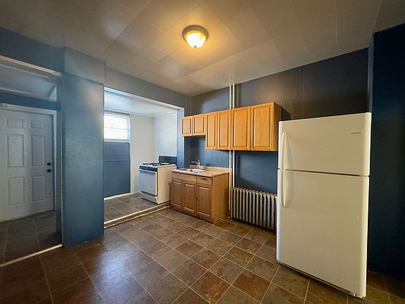 4th image of 18 N Port St