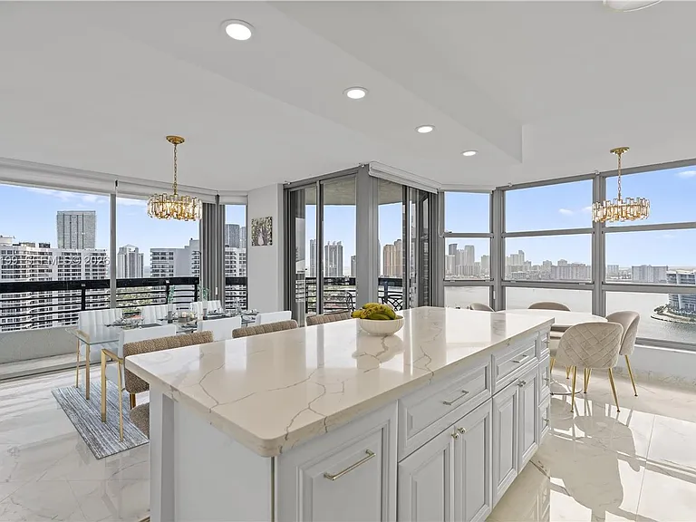 3500 Mystic Pointe Dr #2908 — Photo 2