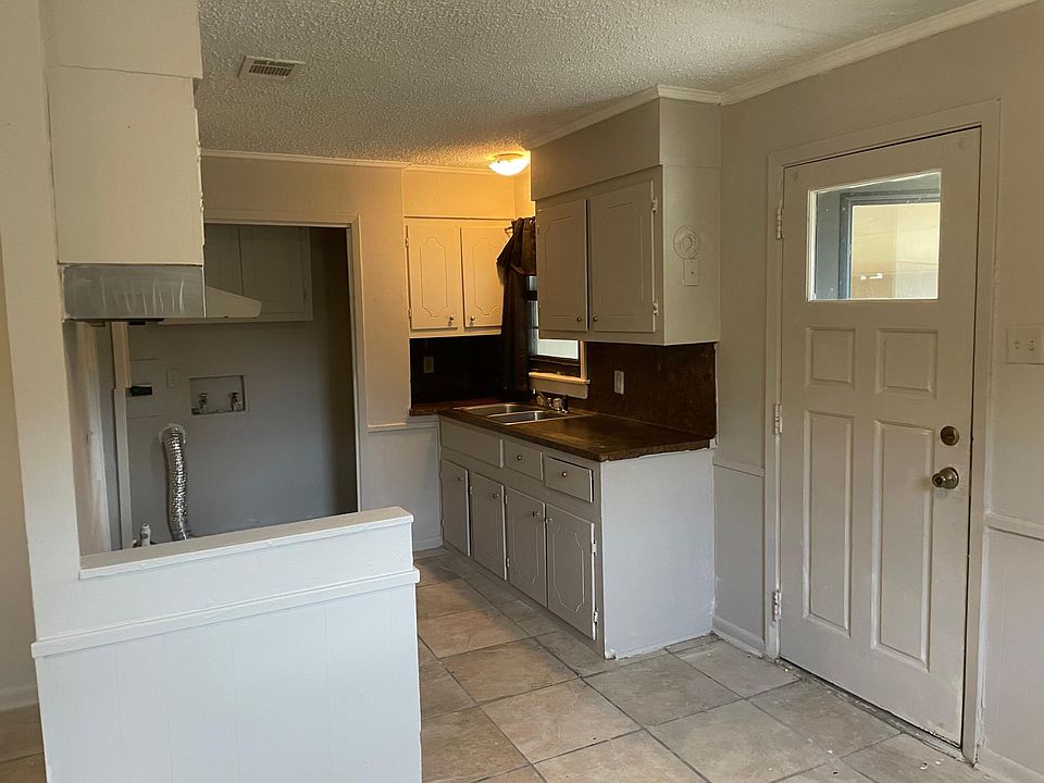2nd image of 2570 73rd Ave