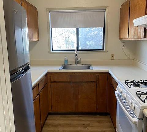 2nd image of 21504 Broadway