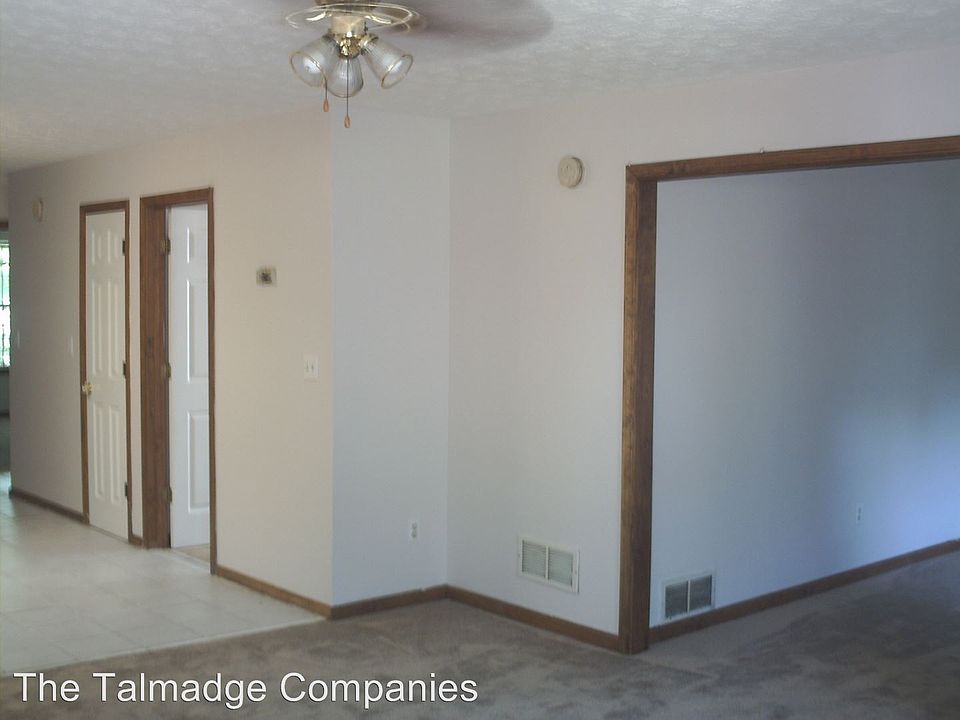 2nd image of 971 Hewlett St SW APT 2B