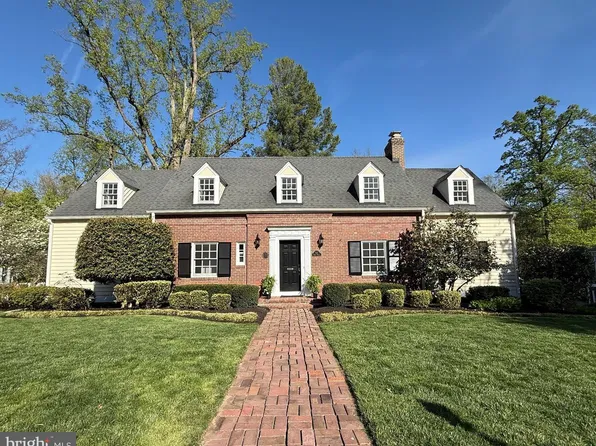 212 Forest Dr, Falls Church, VA 22046