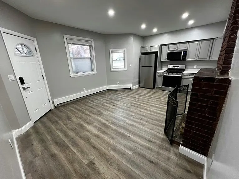 95 Norfolk St #1 — Photo 2