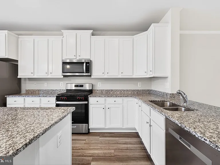 1017 Flester Ln — Photo 12