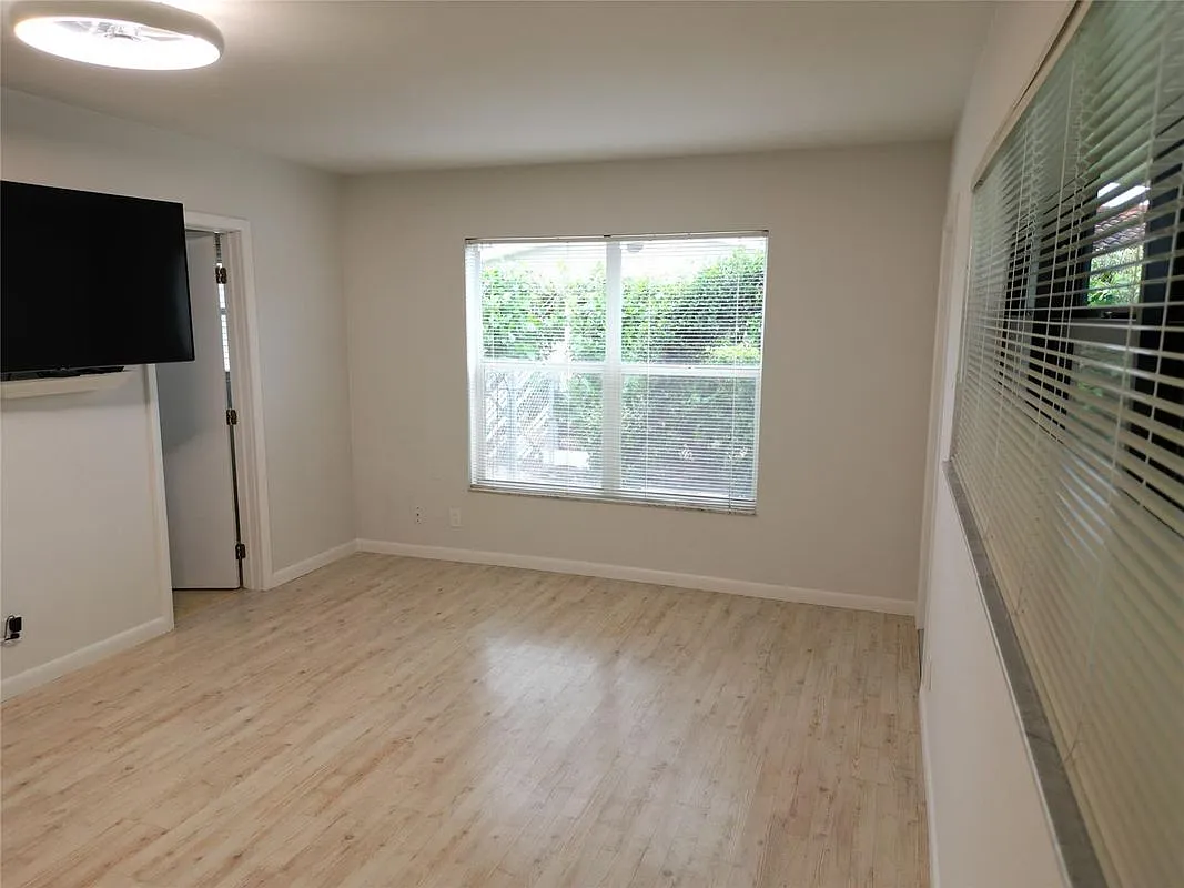 Building Photo - 988 SW 9th Ave #HOUSE