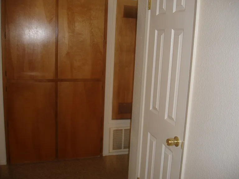 2 Lorayne Ct — Photo 8