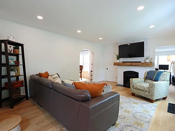 3rd image of 1248 Northwest Blvd