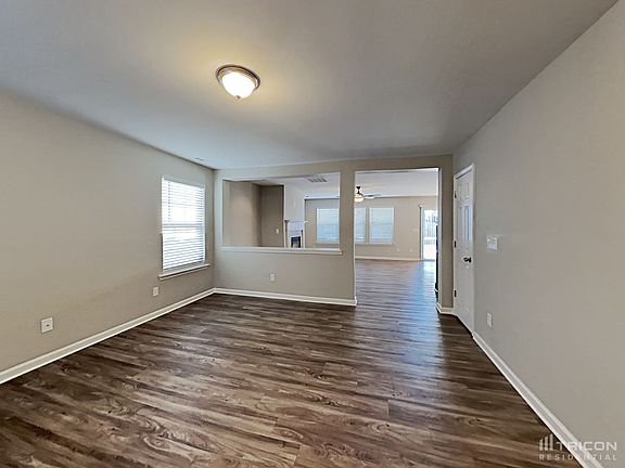 3rd image of 6228 Woodland Commons Dr