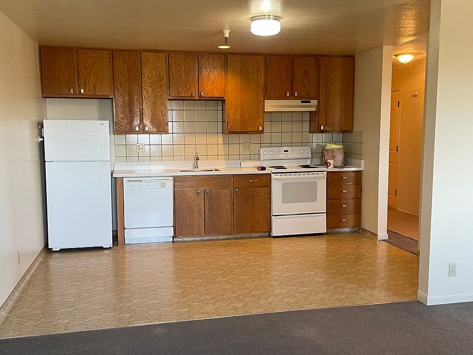 1st image of 1450 Crestwood Dr #4