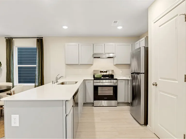 4330 SE Woodford Ct — Photo 8