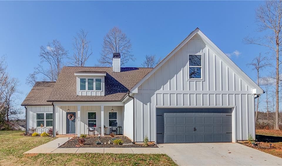 1st image of 212 Maple Dr
