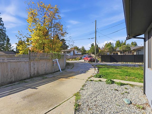 3rd image of 760 Brookside Pl