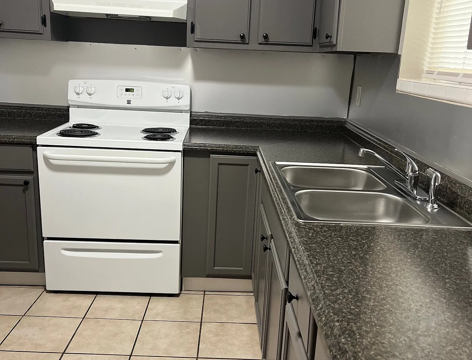 212 W Moore St — Photo 2