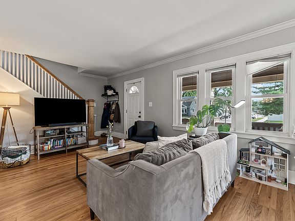 4th image of 1034 Mohawk Ave