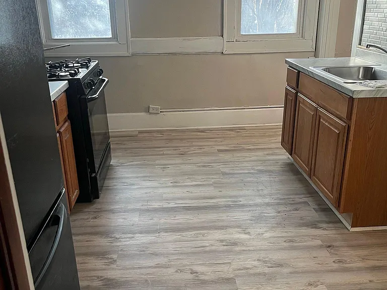 2135 W Juneau Ave — Photo 11