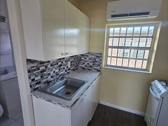 5th image of 1082 Palm Ave #6