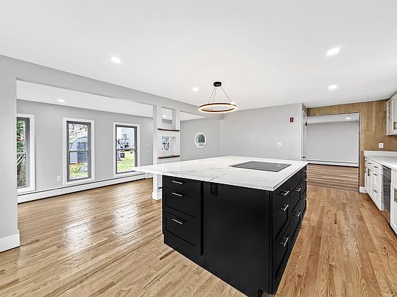 2nd image of 21 Burlington Rd