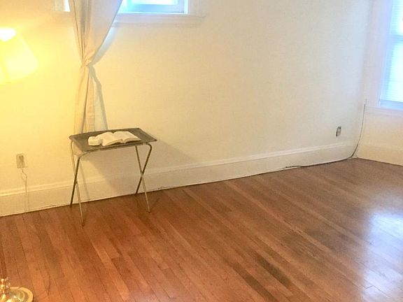 4th image of 108 Yeomans Ave