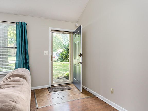 3rd image of 3707 Bartlett Ct