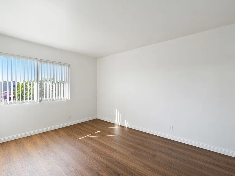 Azusa Gardens Apartments — Photo 12
