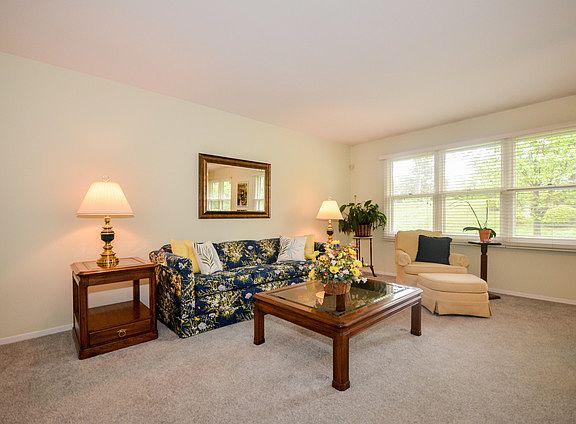 5th image of 319 Terry Ln