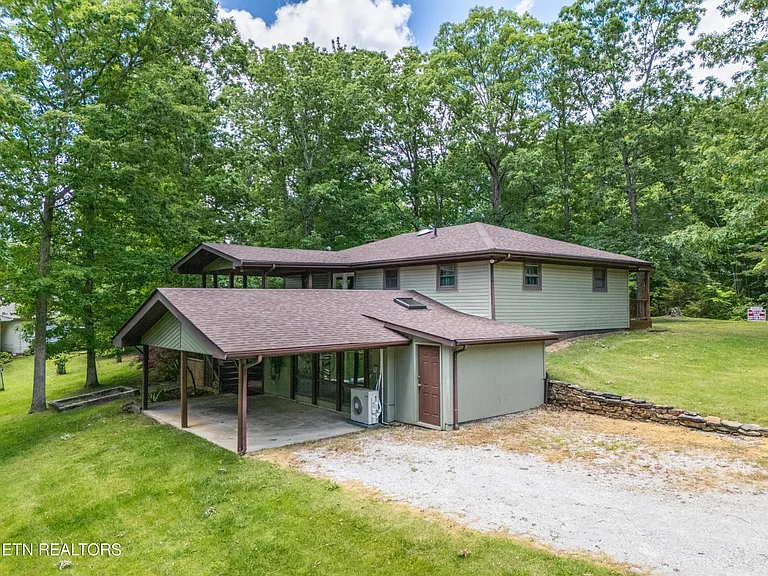 1806 Perimeter Dr — Photo 2