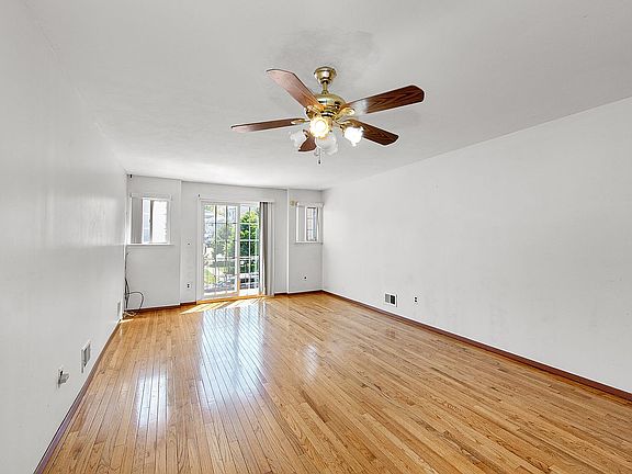 3rd image of 160 Long Pond Ln
