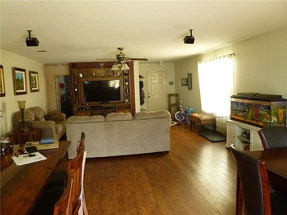 3rd image of 4952 Meadow Trails Dr
